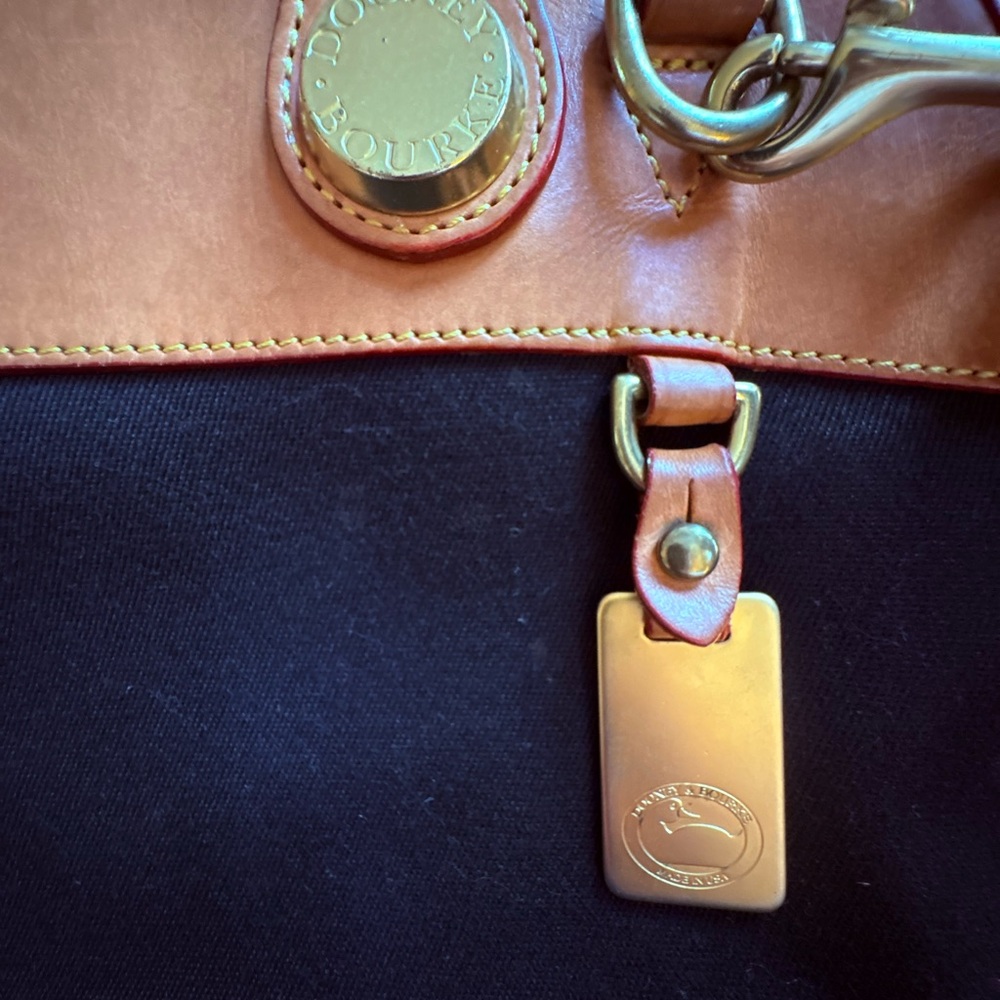 Dooney & Bourke Cabriolet Domed Zip-Zip Satchel | A57069 | Like-New Condition - Picture 9 of 16